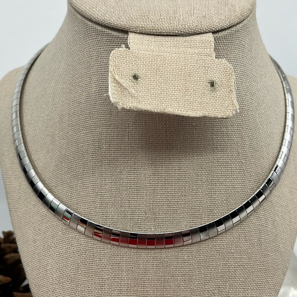 Vintage Kenneth Jay Lane Rhodium-Plated Omega Necklace with Original Box & Pouch - Picture 4 of 17